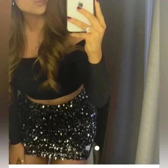ASOS DESIGN sequin mini skirt in black size 4 Us with all tags VERY PRETTY - Picture 5 of 10